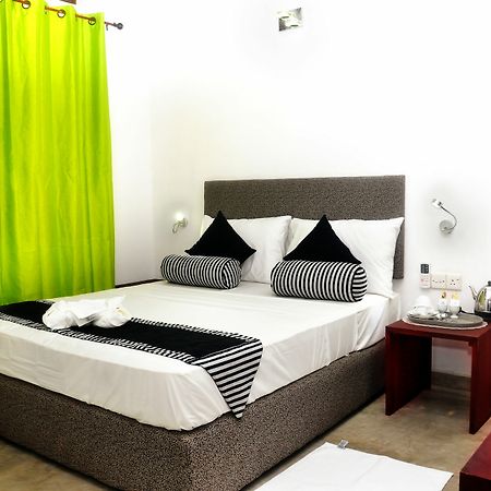 Aaranya Residence Канди Екстериор снимка