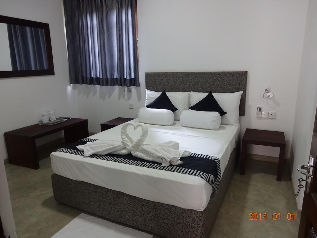 Aaranya Residence Канди Екстериор снимка
