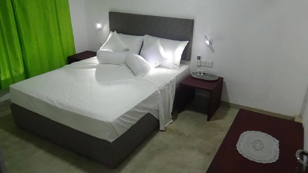Aaranya Residence Канди Екстериор снимка